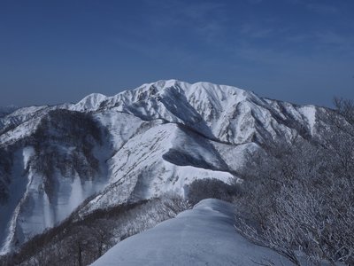 大舟山より経ヶ岳を望んで
