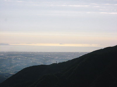 ● 神島が浮き上がってう、これは蜃気楼かな