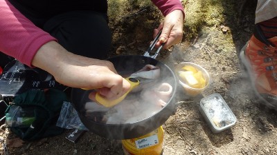 P4123383.jpg (362.38 KiB) 閲覧された回数 3288 回 焼けたイカをパチンパチン