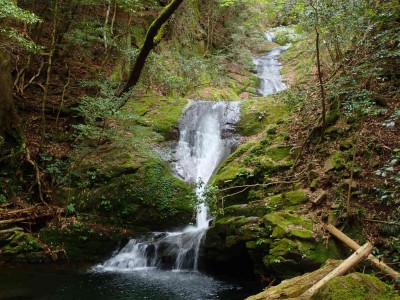 下段　南松の滝，上段　熊ヶ滝