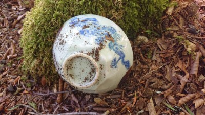 枝谷に落ちていたお茶碗 - コピー.jpg
