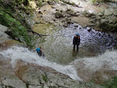 P7070063.jpg (112.63 KiB) 閲覧された回数 2493 回 女郎滝を登るシニア隊