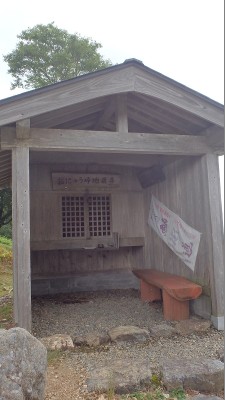 P7113948.jpg (304.42 KiB) 閲覧された回数 10232 回 おにゅう峠の地蔵尊