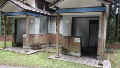 P7113957.jpg (369.91 KiB) 閲覧された回数 10228 回 生杉の登山者用トイレ
