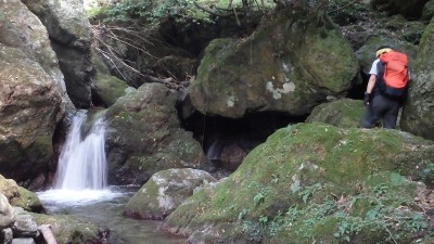 P7304107.jpg (359.76 KiB) 閲覧された回数 3241 回 ゴルジュ帯へ