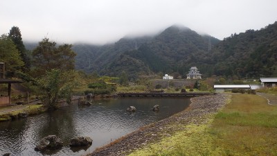 PA150556.jpg (324.53 KiB) 閲覧された回数 3724 回 藤橋城公園の近くからスタート