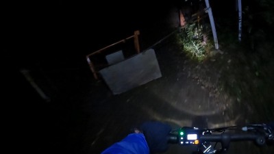 やっぱ、ヤミ下　イヤ　闇チャリだった。