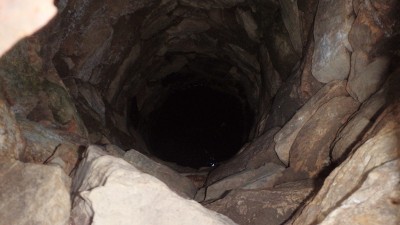 PC120840.jpg (274.39 KiB) 閲覧された回数 2418 回 中は真っ暗で水面が見えない