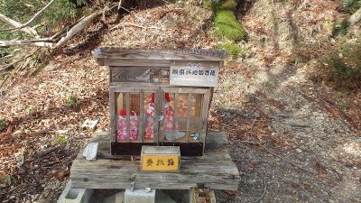 PC120850.jpg (539.64 KiB) 閲覧された回数 2410 回 根来坂峠の祠