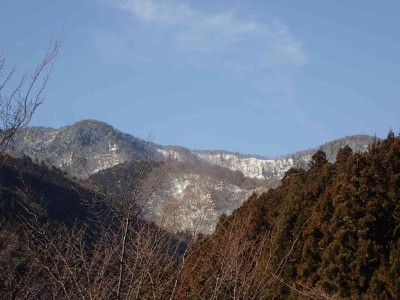 P1120014.jpg (73.31 KiB) 閲覧された回数 3515 回 木屋谷川左岸林道から国見山方面を見る