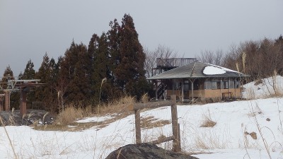 P1191045.jpg (337.26 KiB) 閲覧された回数 2623 回 リフト終点の三角点「貝月」