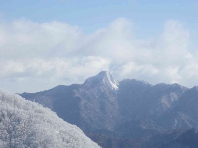 P1310057.jpg (35.28 KiB) 閲覧された回数 6326 回 鎌が岳