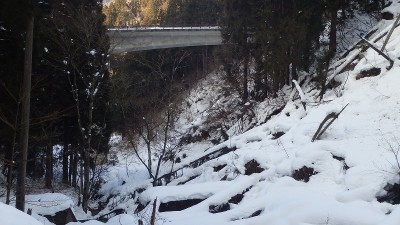 P2051338.jpg (366.45 KiB) 閲覧された回数 4828 回 コゲツラ谷崩壊地