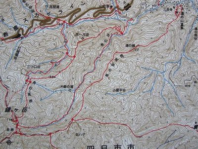 P1160569b.jpg (89.83 KiB) 閲覧された回数 2867 回 鎌へ行く馬の背尾根