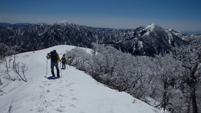 高丸~三周ヶ岳を眺めながら