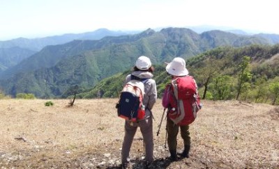 絶景に感動する二人は同学年