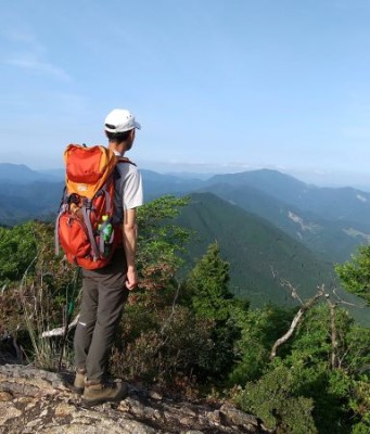 高見から三嶺を遠望