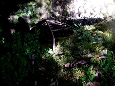 この鉄梯子を何人上り下りしたのだろうか？