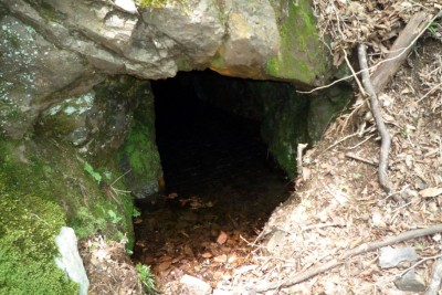 坑道入り口