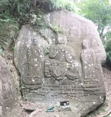 平安時代に刻まれた磨崖仏