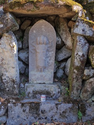 降三世明王の石仏