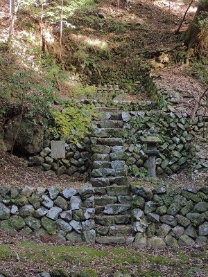 歴代坂内城主の墓