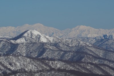 白山と別山。手前は烏帽子岳。