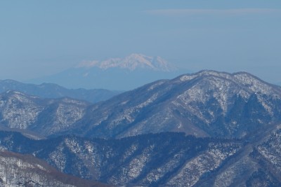 御嶽山。右手前は黒津山。
