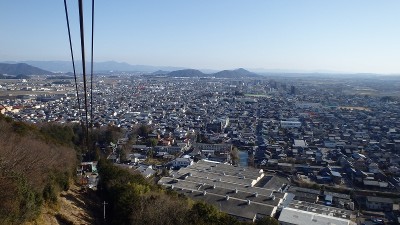 P1250288.jpg (375.46 KiB) 閲覧された回数 3263 回 八幡山ロープウエーと市街地
