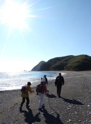 塩籠浜を歩くs.jpg (23.74 KiB) 閲覧された回数 2193 回 塩籠浜の砂浜を歩く