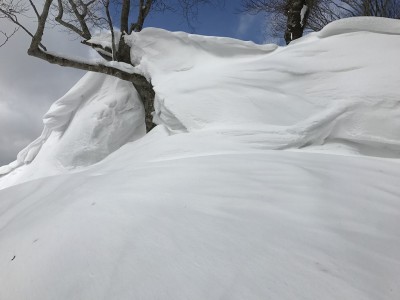 IMG_7522.jpg (146.45 KiB) 閲覧された回数 3334 回 2018/2/18の雪庇