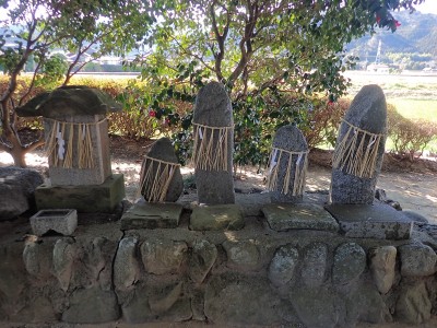 伊勢寺神社の大日如来の祠