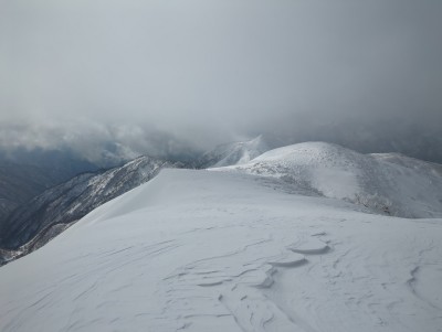 山頂から雲が立ち込めている