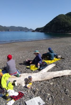 座佐浜で焼き芋ランチs.jpg (37.59 KiB) 閲覧された回数 17464 回 座佐浜でランチ