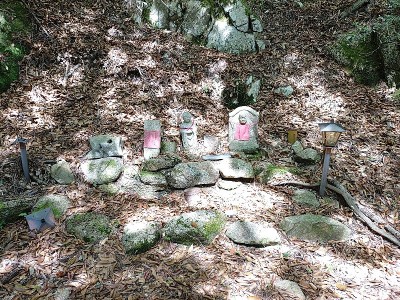 2024-05-05_09-40-37.jpg (304.72 KiB) 閲覧された回数 4441 回 法印古場の石仏