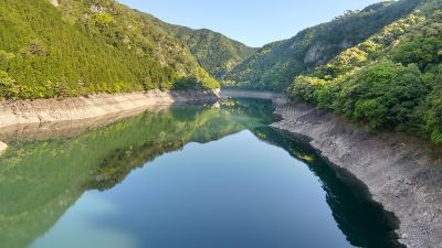 宮川ダム湖の静けさs.jpg