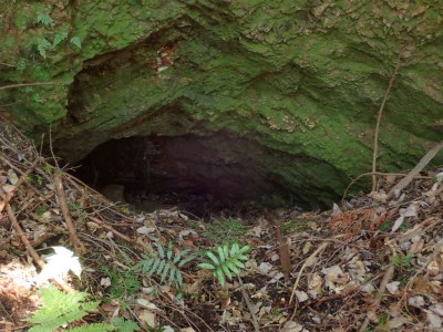 水銀鉱山の鉱口