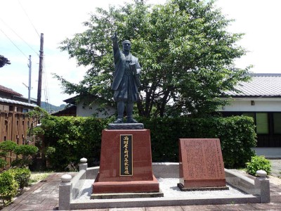 西村彦左衛門銅像