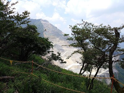 2024-08-03_13-34-13~2.jpg (215.2 KiB) 閲覧された回数 10149 回 藤原鉱山の工事エリアが登山道直下まで