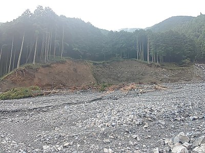 尾根ごと流されている隧道が有った付近