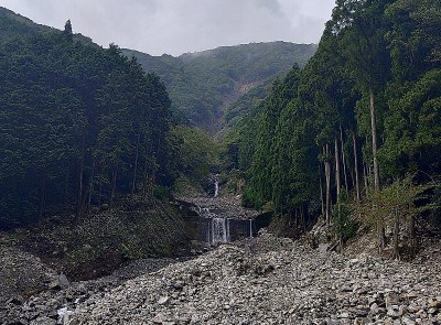 KIMG20240916_090737591.JPG (226.54 KiB) 閲覧された回数 4864 回 銚子谷の銚子大滝?