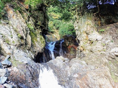 2024-11-04_08-54-59~2.jpg (290.79 KiB) 閲覧された回数 3350 回 5Mの滝 2段になっています