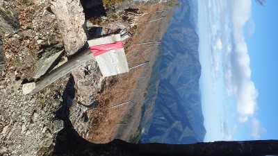 PC040430.jpg (167.54 KiB) 閲覧された回数 5616 回 林道への下降点