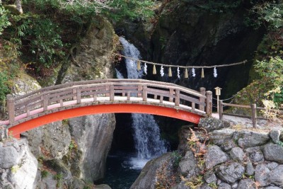 IMGP3305.JPG (188.82 KiB) 閲覧された回数 3225 回 橋の奥に東の滝