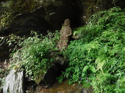 不動滝右岸の不動尊