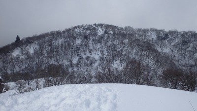 P1050526.jpg (115.67 KiB) 閲覧された回数 6773 回 ガスの晴れ間に蛇谷ヶ峰を望む