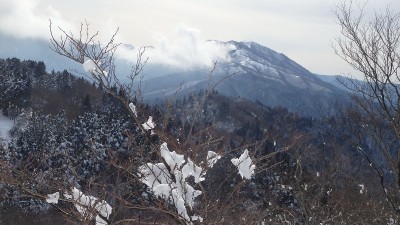 P1050541.jpg (149.71 KiB) 閲覧された回数 6773 回 釣瓶岳と重なる武奈ヶ岳
