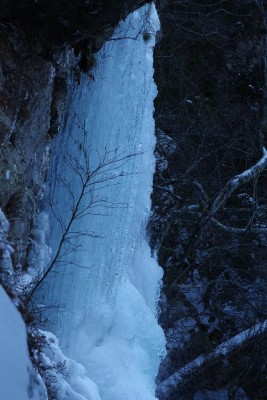 IMGP0375.JPG (146.63 KiB) 閲覧された回数 2839 回 琵琶の滝の落口(真横から)