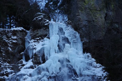 IMGP0275.JPG (161.9 KiB) 閲覧された回数 2839 回 琵琶の滝(ブルーアイスが判るだろうか?)