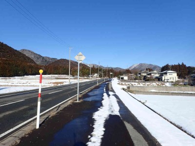 P2250005.jpg (59.92 KiB) 閲覧された回数 2505 回 国道脇を歩く